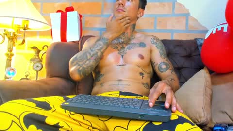 Snapshot of dylanstonne1 chatting on February 9, 12:39 am D Y L A N online show from February 9, 12:39 am