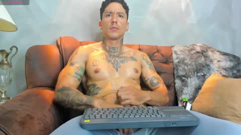 Snapshot of dylanstonne1 chatting on January 23, 3:05 am D Y L A N online show from January 23, 3:05 am