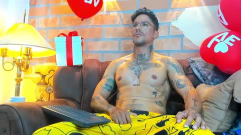 Snapshot of dylanstonne1 chatting on February 6, 4:25 pm D Y L A N online show from February 6, 4:25 pm