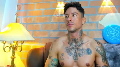Snapshot of dylanstonne1 chatting on February 20, 2:57 pm D Y L A N online show from February 20, 2:57 pm