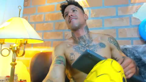 Snapshot of dylanstonne1 chatting on February 20, 3:34 am D Y L A N online show from February 20, 3:34 am