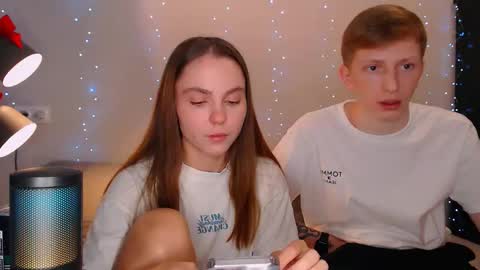 Snapshot of dyrinda chatting on December 17, 7:18 am Julia and Dima online show from December 17, 7:18 am