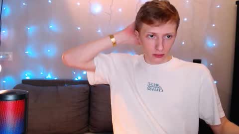 Snapshot of dyrinda chatting on October 6, 1:23 am Julia and Dima online show from October 6, 1:23 am