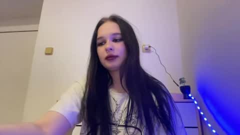 Maya online show from April 18, 7:07 pm