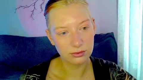 Lily online show from April 18, 7:43 am