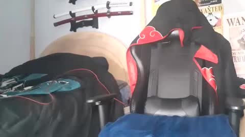 TWITTER   INSTAGRAM    easybreezy20   ONLINE 1230 AM TO 7AM online show from February 8, 7:04 am