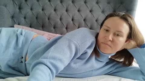 Nadia Ferreira  online show from April 1, 9:54 am