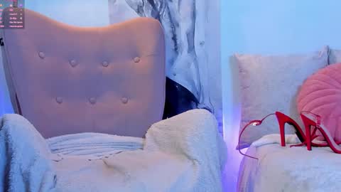 Elina Roa  online show from October 27, 9:15 pm