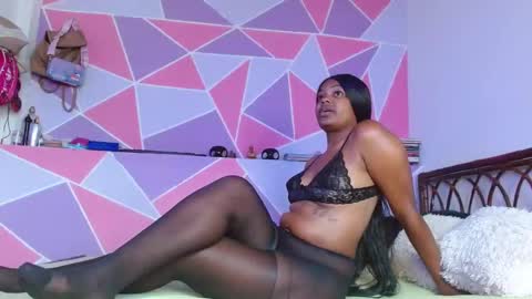 Snapshot of ebony_alika chatting on October 15, 4:41 pm Alika Ashanti online show from October 15, 4:41 pm