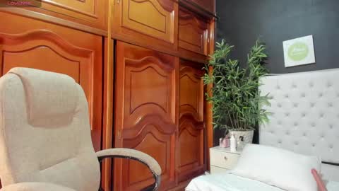 ebony_katterin online show from October 9, 11:37 am