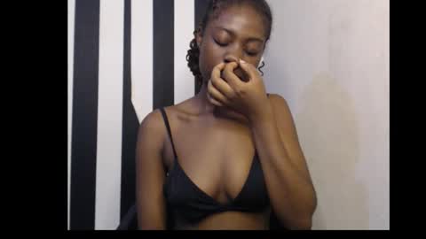 Ella online show from November 13, 1:03 pm