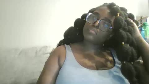 ebonybigtitqueen3 online show from November 2, 3:17 am