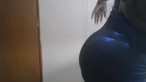 ebonymayahh online show from April 18, 1:24 pm