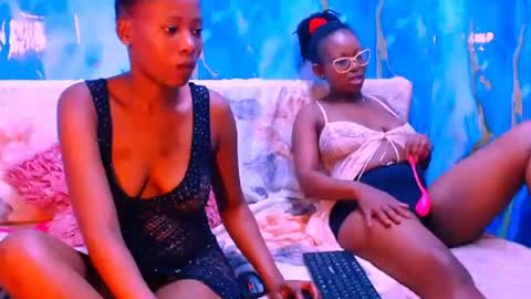 ebonypretty4u online show from October 12, 8:18 am