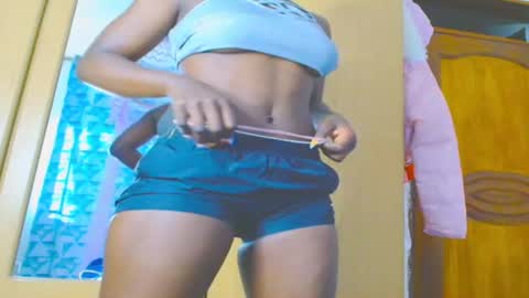 ebonysmilz88 online show from May 19, 5:14 am
