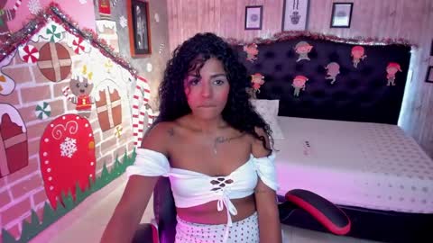 Snapshot of edelaine_rogers chatting on December 17, 7:15 pm ede online show from December 17, 7:15 pm