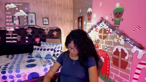 Snapshot of edelaine_rogers chatting on December 26, 11:24 pm ede online show from December 26, 11:24 pm