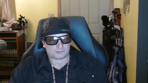 edwardaims_2please online show from December 17, 3:13 am