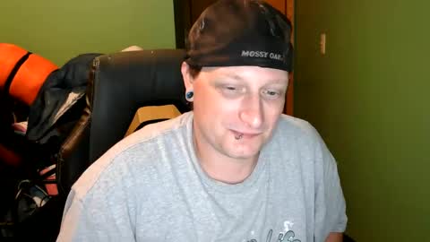 edwardaims_2please online show from June 11, 2:33 am