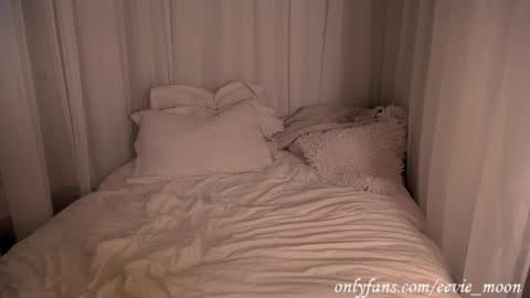 eevie online show from September 26, 6:32 am