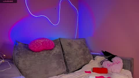 Snapshot of effy_bae chatting on January 6, 9:11 pm Mila online show from January 6, 9:11 pm