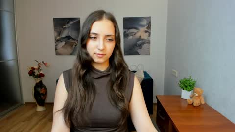 Effy Royse online show from April 3, 1:51 pm