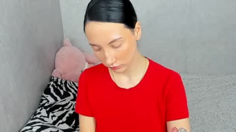 eileenmoores online show from April 8, 6:55 pm