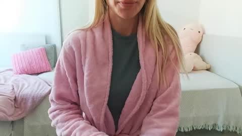 EileX online show from April 25, 9:00 am