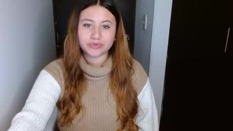 Snapshot of eimy_collin chatting on February 17, 4:42 am EIMY MODEL INDEPENDENT online show from February 17, 4:42 am