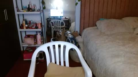 EIMY   MODEL INDEPENDENT online show from October 31, 12:55 am