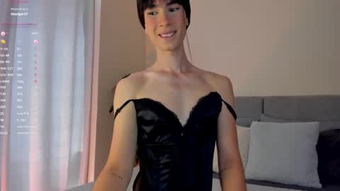 Einyel  online show from February 19, 7:59 pm