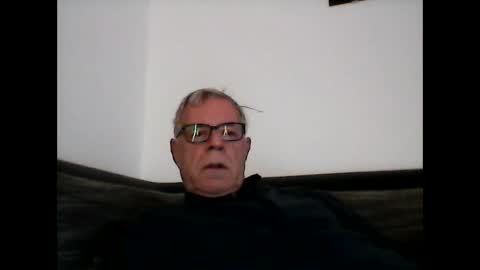 Snapshot of eisbaer1957 chatting on December 22, 8:16 am eisbaer1957 online show from December 22, 8:16 am