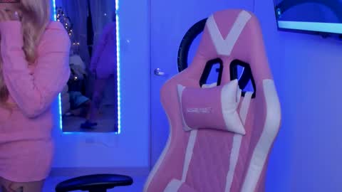 Ela online show from November 9, 7:01 am