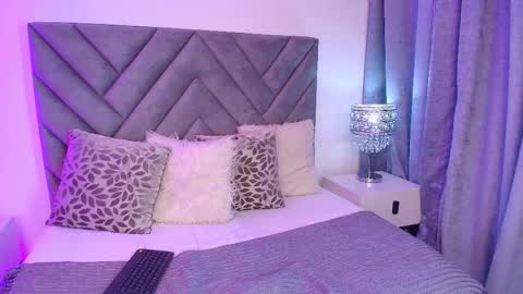 elaa_queen online show from March 4, 6:49 pm