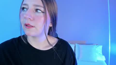 E L A I A online show from May 26, 11:49 am