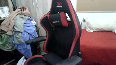 elamordeyuli online show from April 28, 1:26 pm