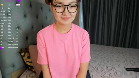Snapshot of elarahaze chatting on September 12, 7:10 am Elara online show from September 12, 7:10 am