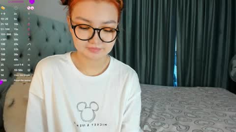 Snapshot of elarahaze chatting on September 22, 7:01 am Elara online show from September 22, 7:01 am