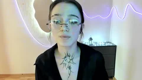 elastikiss online show from February 25, 7:45 am