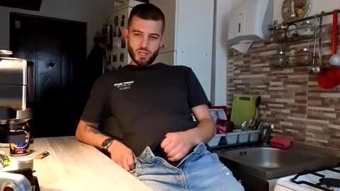 elchapoguzman95 online show from October 28, 6:47 am