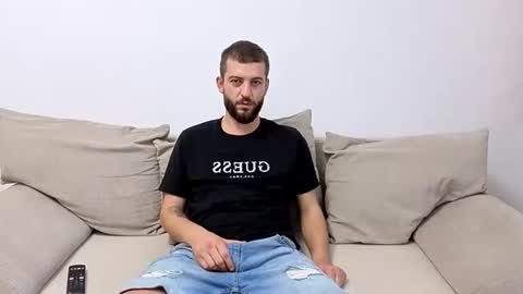 elchapoguzman95 online show from October 21, 5:23 am