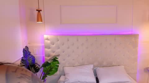 ELECTRA  online show from September 24, 8:04 pm