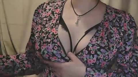 Julia Follow me on Onlyfansju grosroberts online show from January 4, 9:41 pm