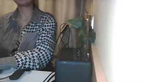 Julia Follow me on Onlyfansju grosroberts online show from February 2, 9:02 pm