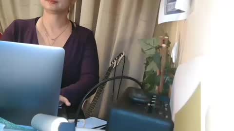 Julia Follow me on Onlyfansju grosroberts online show from December 10, 1:00 pm