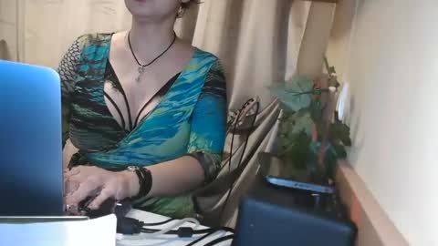 Julia Follow me on Onlyfansju grosroberts online show from January 10, 1:09 pm