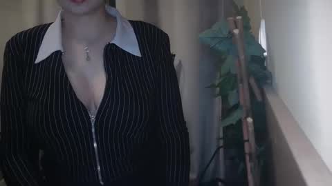 Julia Follow me on Onlyfansju grosroberts online show from February 25, 9:04 pm
