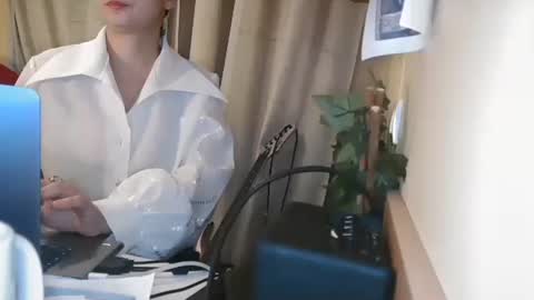 Julia Follow me on Onlyfansju grosroberts online show from December 9, 12:30 pm