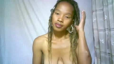 Snapshot of elenah0123 chatting on February 24, 7:55 am elenah013 online show from February 24, 7:55 am