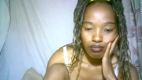 Snapshot of elenah0123 chatting on February 3, 5:40 am elenah013 online show from February 3, 5:40 am
